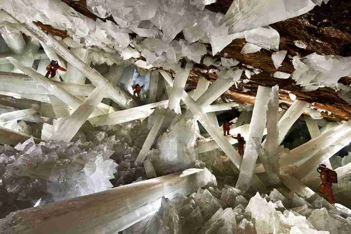 “Cristalli Giganti Pieni Di Vita Aliena”, L’incredibile Scoperta Che Cambia La Scienza: Sono Vivi Da 50Mila Anni 5 La Miniera Di Naica Ha Anche Attirato L'Attenzione Di Artisti E Fotografi, Che Sono Rimasti Affascinati Dalla Bellezza Surreale Dei Cristalli.