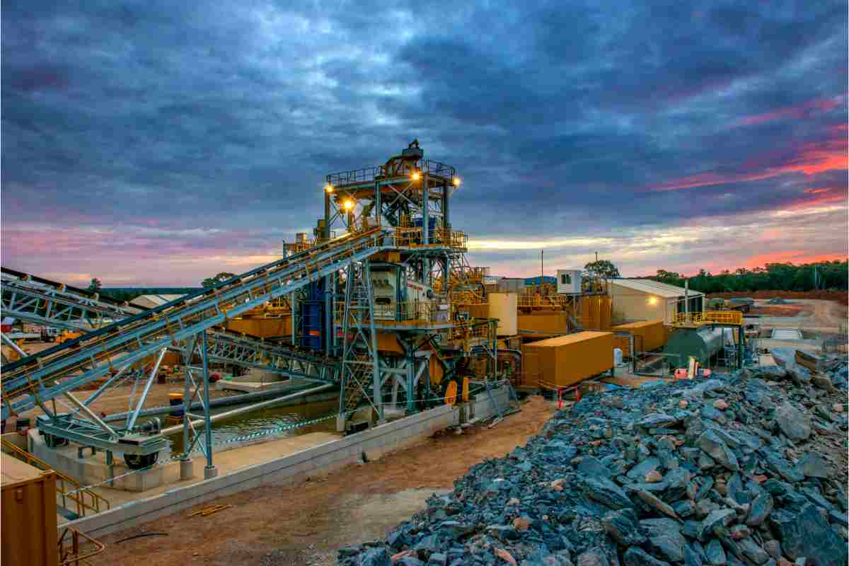 “Scoperto Un Tesoro Da 20.000 Miliardi Di Euro”, Trump Pronto A Tutto Pur Di Prenderselo: Si Rischia L’estinzione 5 Estrazione Mineraria