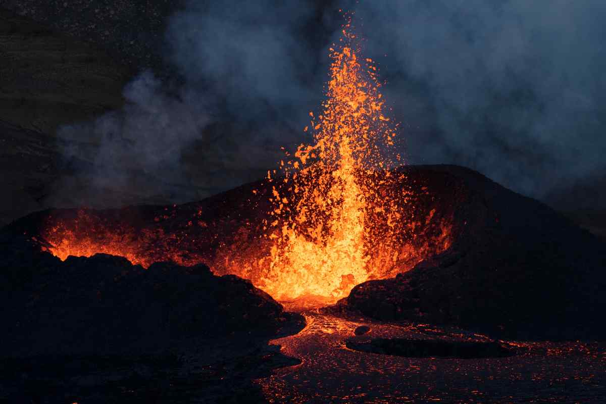“E’ Pronto Ad Esplodere”, Il Pericoloso Vulcano Si Sta Risvegliando: Il Suolo Si È Sollevato Di 25 Cm 5 Vulcano Di Panarea Pronto Ad Esplodere: Ecco La Verità, I Dettagli