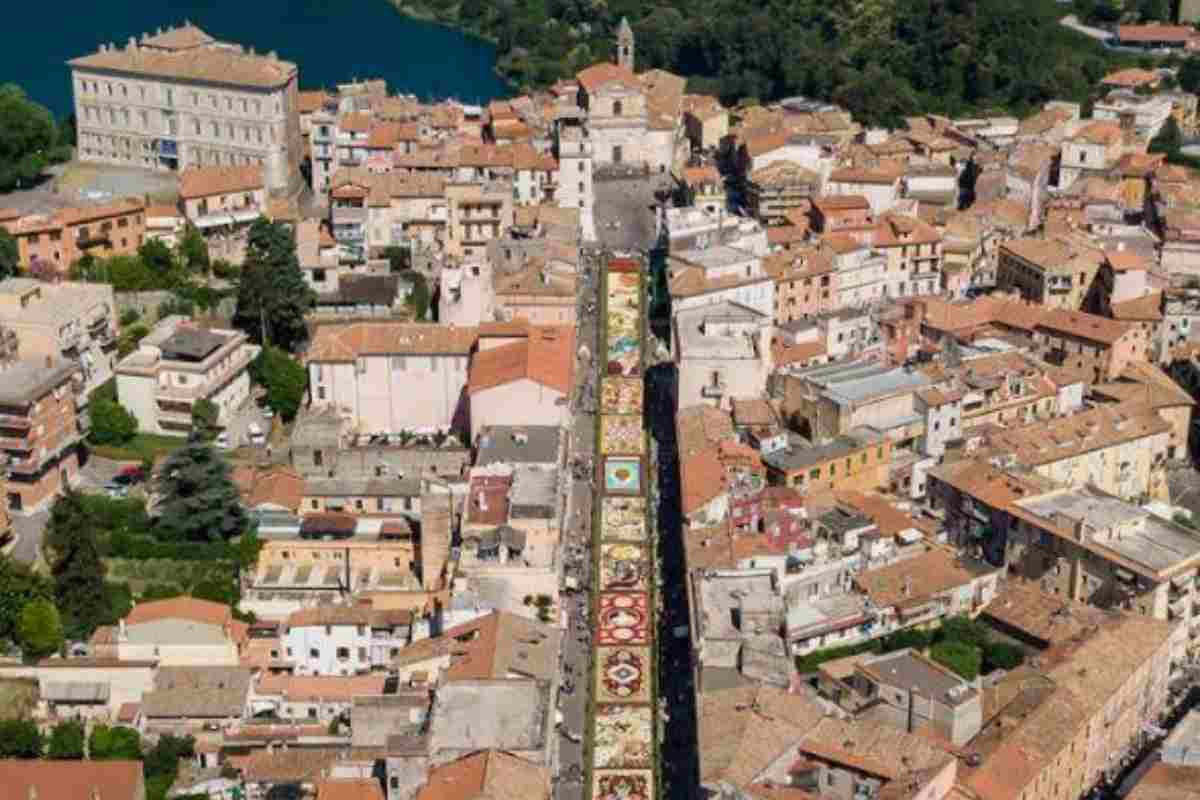 Qui Il Gioco Di Colori Creato Con I Fiori È Incredibile, Sembra Quasi Di Essere Catapultati In Un Dipinto: È Un Piccolo Borgo A Pochi Chilometri Dalla Capitale 5 Genzano