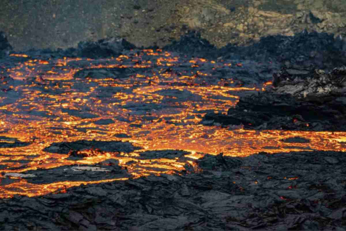 Il Drastico Avviso Dei Geologi: La Prossima Grande Eruzione Vulcanica Causerà Il Caos Climatico 5 Un'Eventuale Eruzione Di Tipo Tambora Avverrebbe In Un Mondo Molto Diverso Da Quello Del 1815.