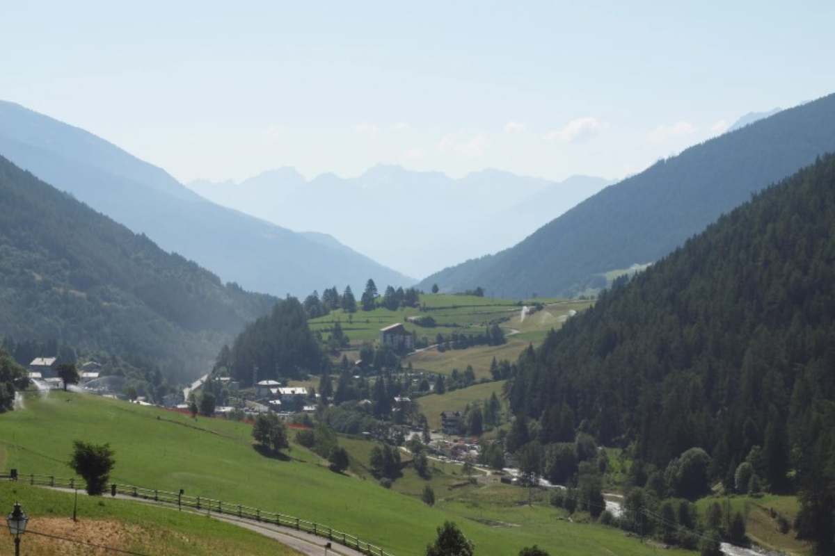 È Un Borgo Fuori Dal Comune, Si Raggiunge Solo A Piedi O Con La Funivia: Un Rifugio Perfetto 5 Chamois, Valle D'Aosta