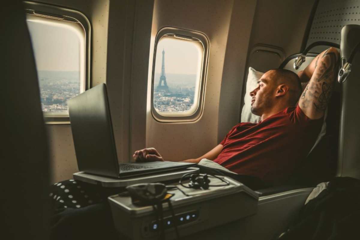 Non Lasciarti Fregare, Prima Di Partire Per Le Vacanze Disattiva Questa Funzione O Appena Arrivi Ti Addebitano Centinaia Di Euro 5 Viaggio Aereo Smartphone
