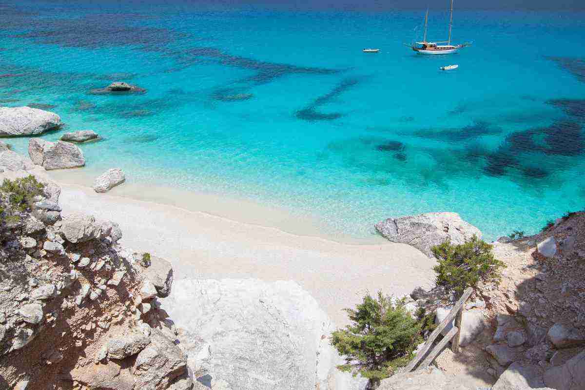 C'È Una Spiaggia Segreta In Uno Dei Posti Più Gettonati Per Le Vacanze: Non Paghi Niente E Le Acque Sono Turchesi 5 C'È Una Spiaggia Segreta In Uno Dei Posti Più Gettonati Per Le Vacanze