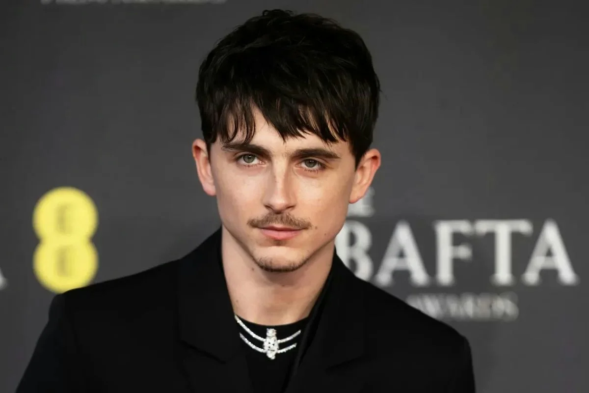 Timothée Chalamet ottiene il primo Golden Globe per Marty Supreme e dedica il successo a Kylie Jenner