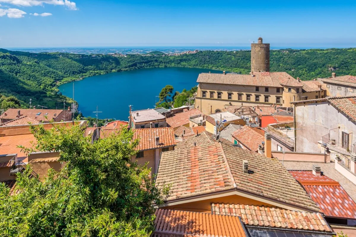 Cantina Subacquea Sperimentale al Lago di Nemi: il 19 giugno riemergono i vini conservati a 15 metri di profondità