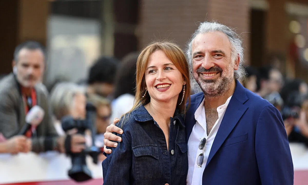 Rai Cultura annuncia il ritorno di ‘Via dei Matti n. 0’ con Bollani e Cenni nel 2027