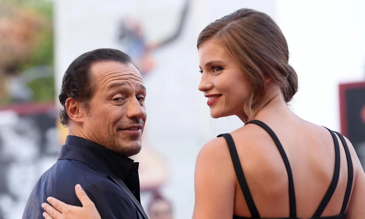 Stefano Accorsi e Bianca Vitali annunciano l’arrivo del quinto figlio