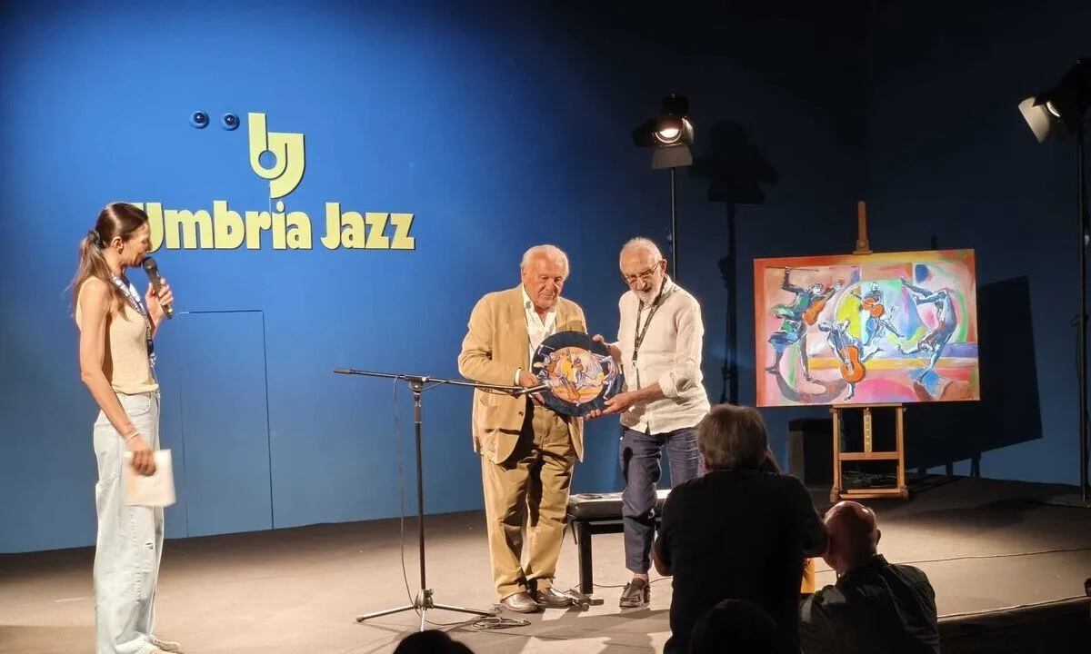 Gianni Coscia riceve il premio Ambasciatori dell’Umbria nel mondo