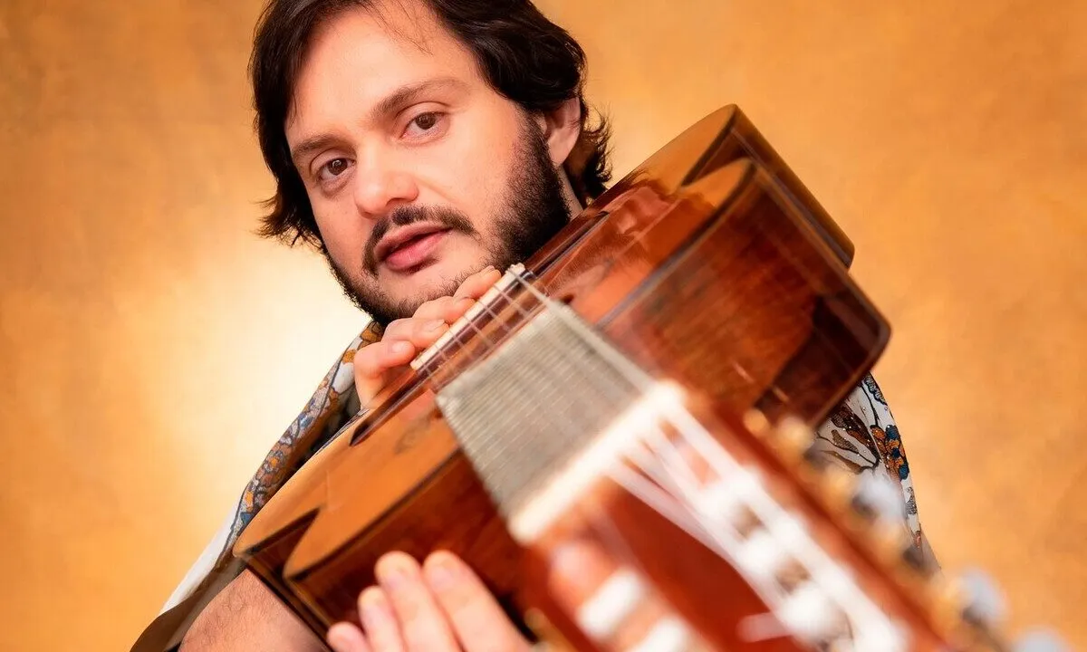 Yamandu Costa in concerto alla Casa del Jazz: il virtuoso brasiliano della chitarra