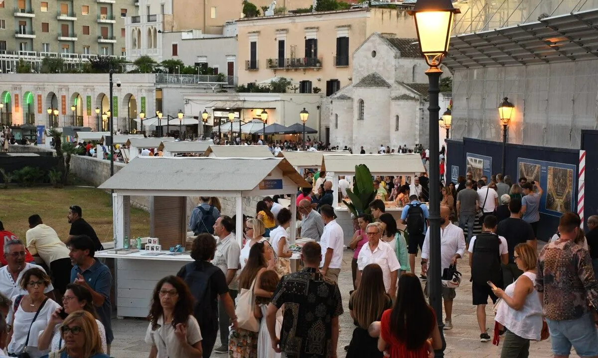 Bari: al lungomare torna la sesta edizione di Libri sulle ‘trame del mondo’