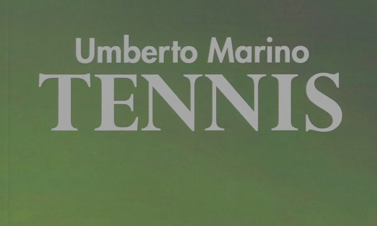 Umberto Marino esplora l’assurdità delle regole del tennis con ironia