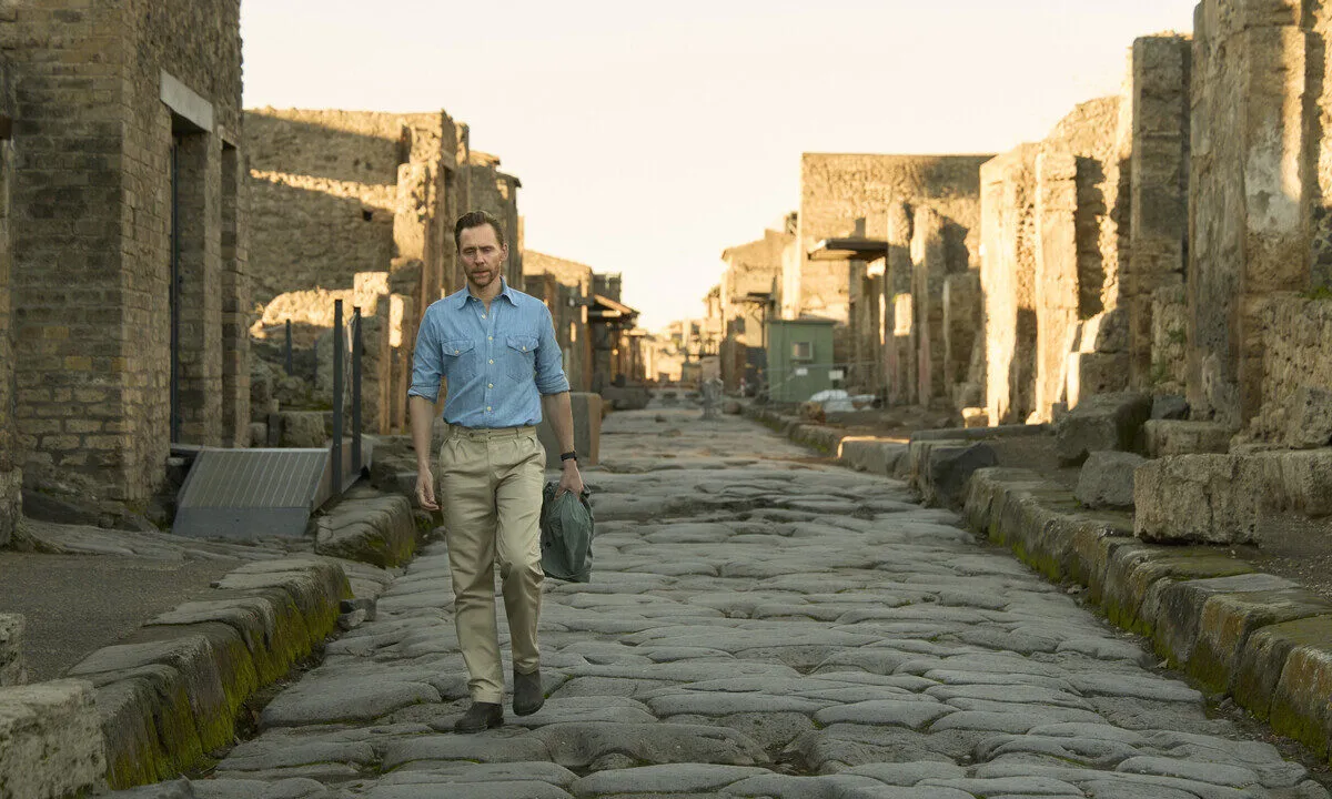 Tom Hiddleston: Pompei e le crisi umanitarie nel suo racconto storico