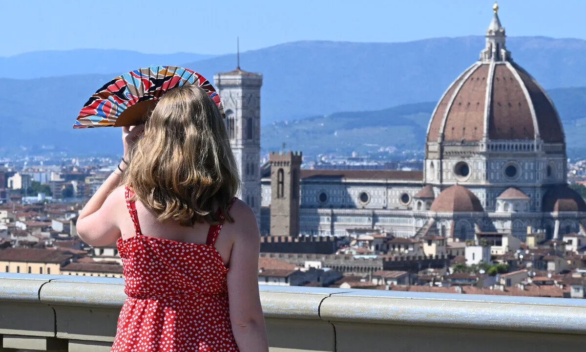Il ventaglio: l’accessorio indispensabile per affrontare il caldo estivo