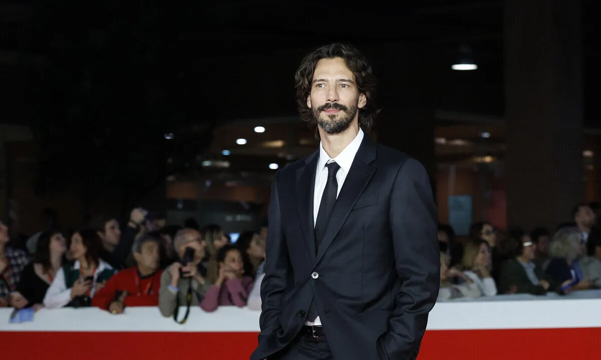 Rai1: in arrivo nel 2027 la serie “Il Milanese” con Tedeschi e Puccini