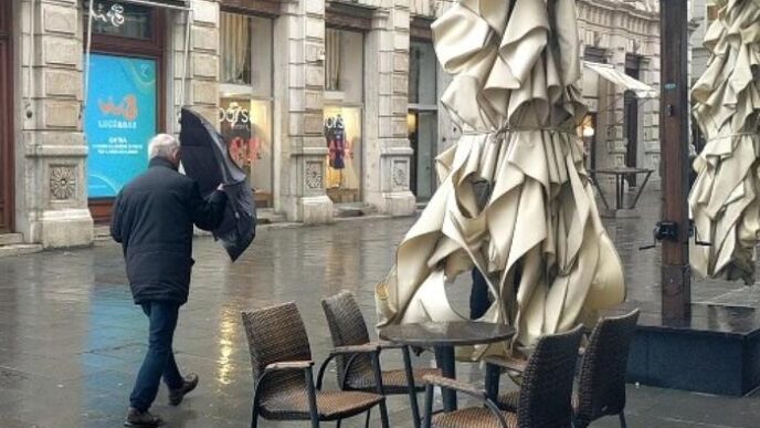 Bora Intensa Spazza Trieste R