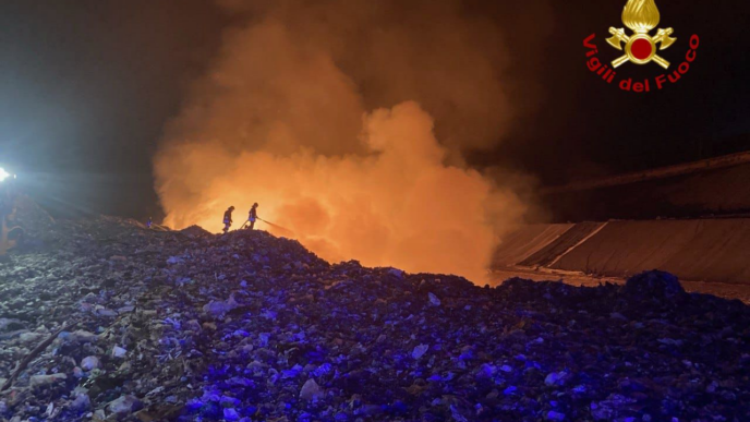 Incendio Alla Discarica Di Bel