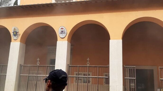Incendio Nella Parrocchia Sant 1