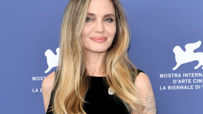 Angelina Jolie Interpreta Mari
