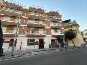 Bambino Di Cinque Anni In Peri