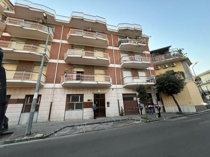 Bambino Di Cinque Anni In Peri