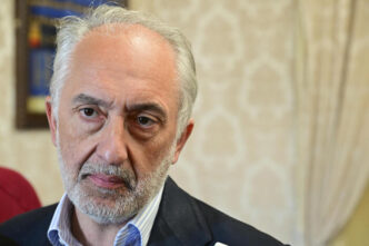 Caserta Il Sindaco Carlo Mari