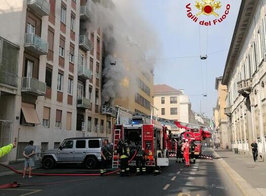 Incendio A Milano Fiamme In C