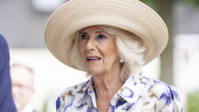 La Regina Camilla Si Concede U