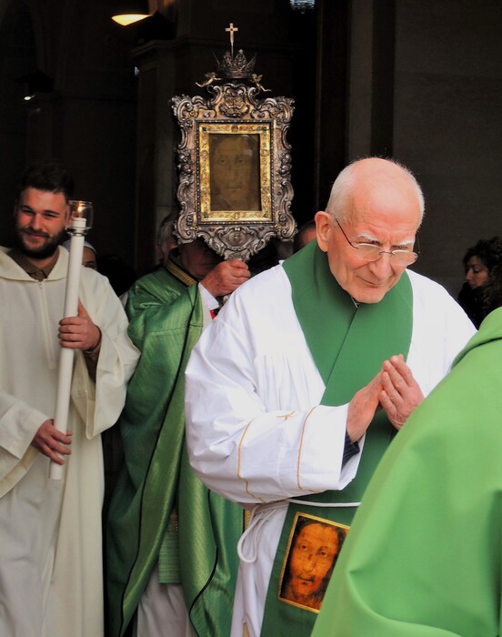 Manoppello Celebra Il Volto Sa