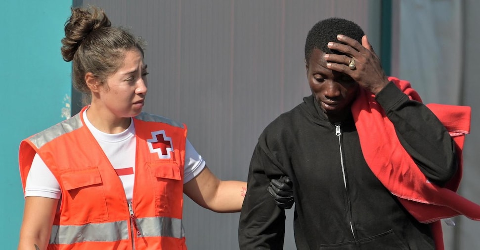 Maxi Sbarco Di Migranti A Lamp 1