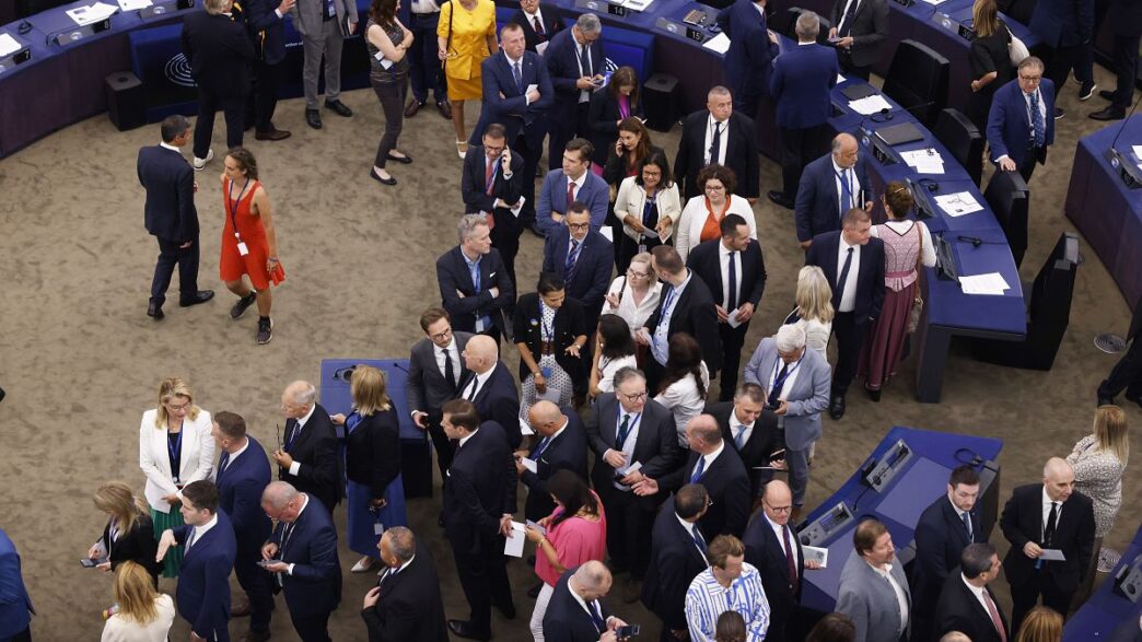 Paritaria In Crisi Il Parlame