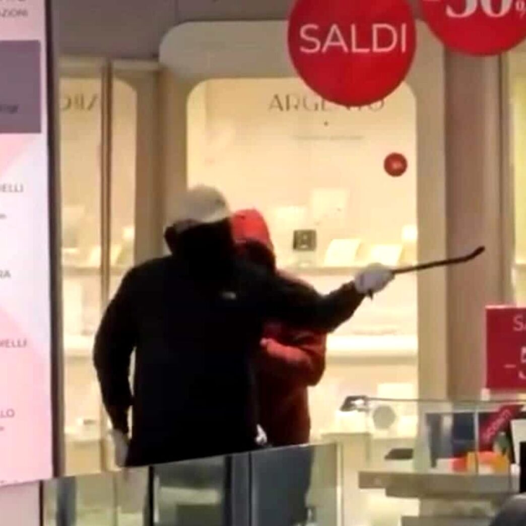 Rapina Armata In Gioielleria A