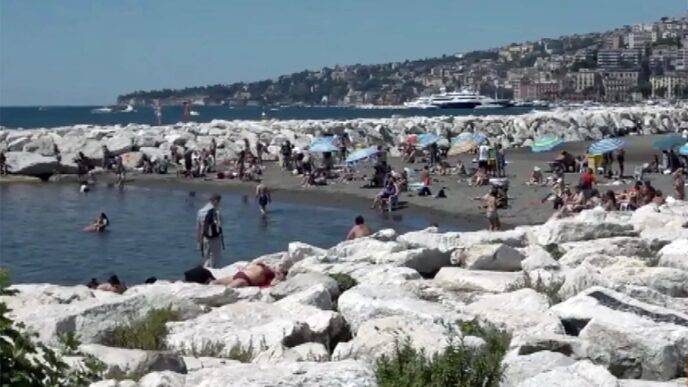 Rissa A Napoli Furti Di Cellu