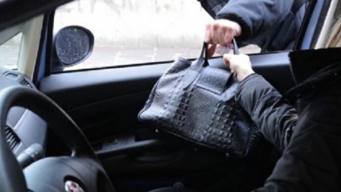Scippo In Auto A Ladispoli Fu