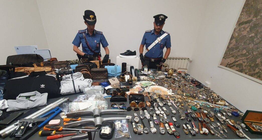 Sei Denunciati Dai Carabinieri