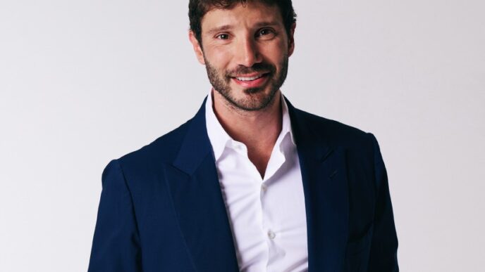 Stefano De Martino Debutta All 1