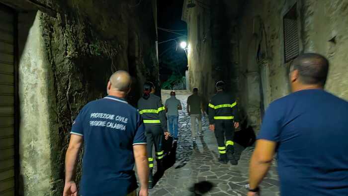 Terremoto Di Magnitudo 4.9 A P