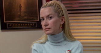 Angela Kinsey Porta Il Natale