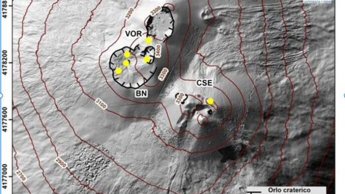 Cresce Il Cratere Voragine Del