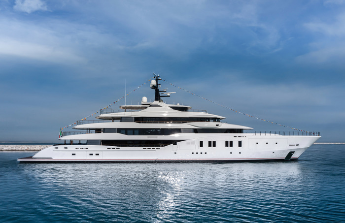 Crn Presenta I Suoi Superyacht