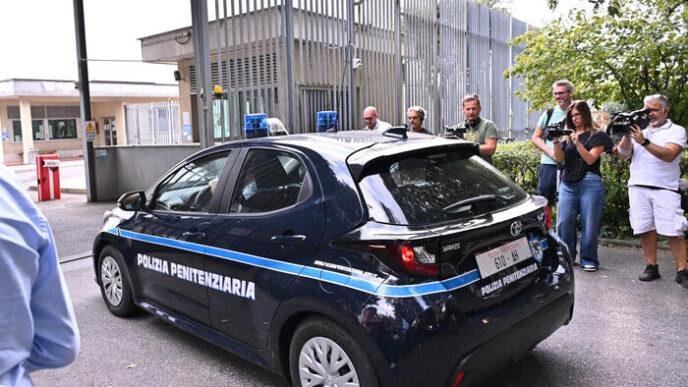 Fermato E Rinchiuso Nel Carcer