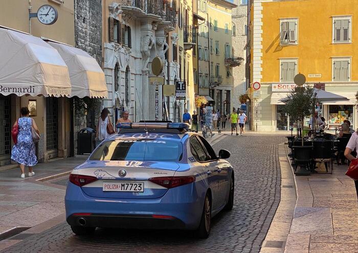 Forze Dellordine In Azione A