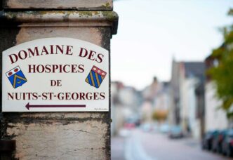 Gli Hospices De Nuits Saint Ge
