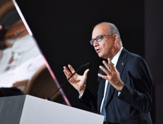 Il Divieto Di Cellulari A Scuo
