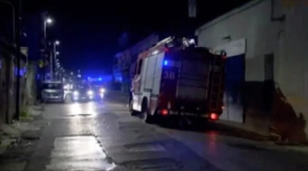Incendio A Napoli Fiamme Deva
