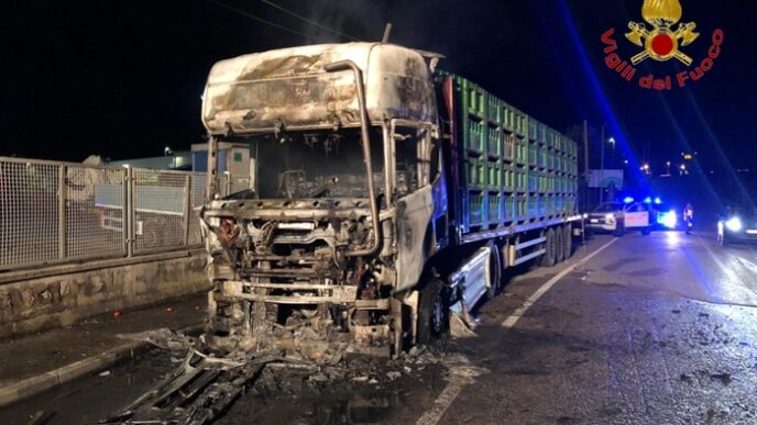 Incendio In Autostrada Tir Av