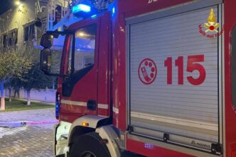 Incendio In Un Capannone Indus