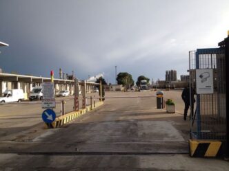 Incendio Nel Petrolchimico Di