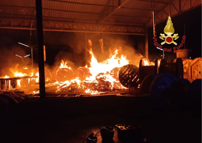 Incendio Nella Stazione Ferrov