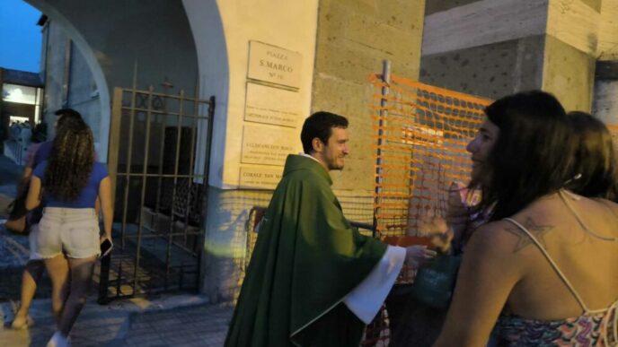 Latina Saluta Don Andrea Lupi